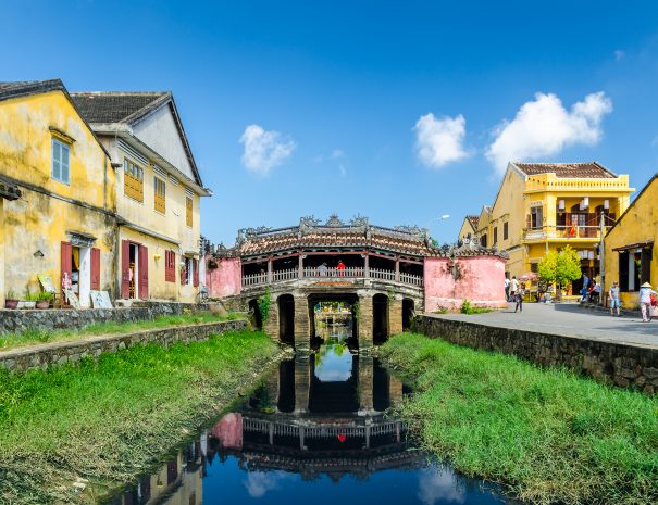 Japanese Covered Bridge in Hoi An; Shutterstock ID 543460276; purchase_order: -; job: -; client: -; other: -