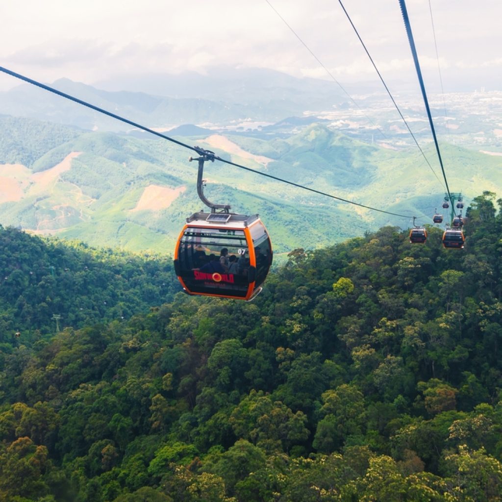 Cáp treo lên Bà Nà Hills