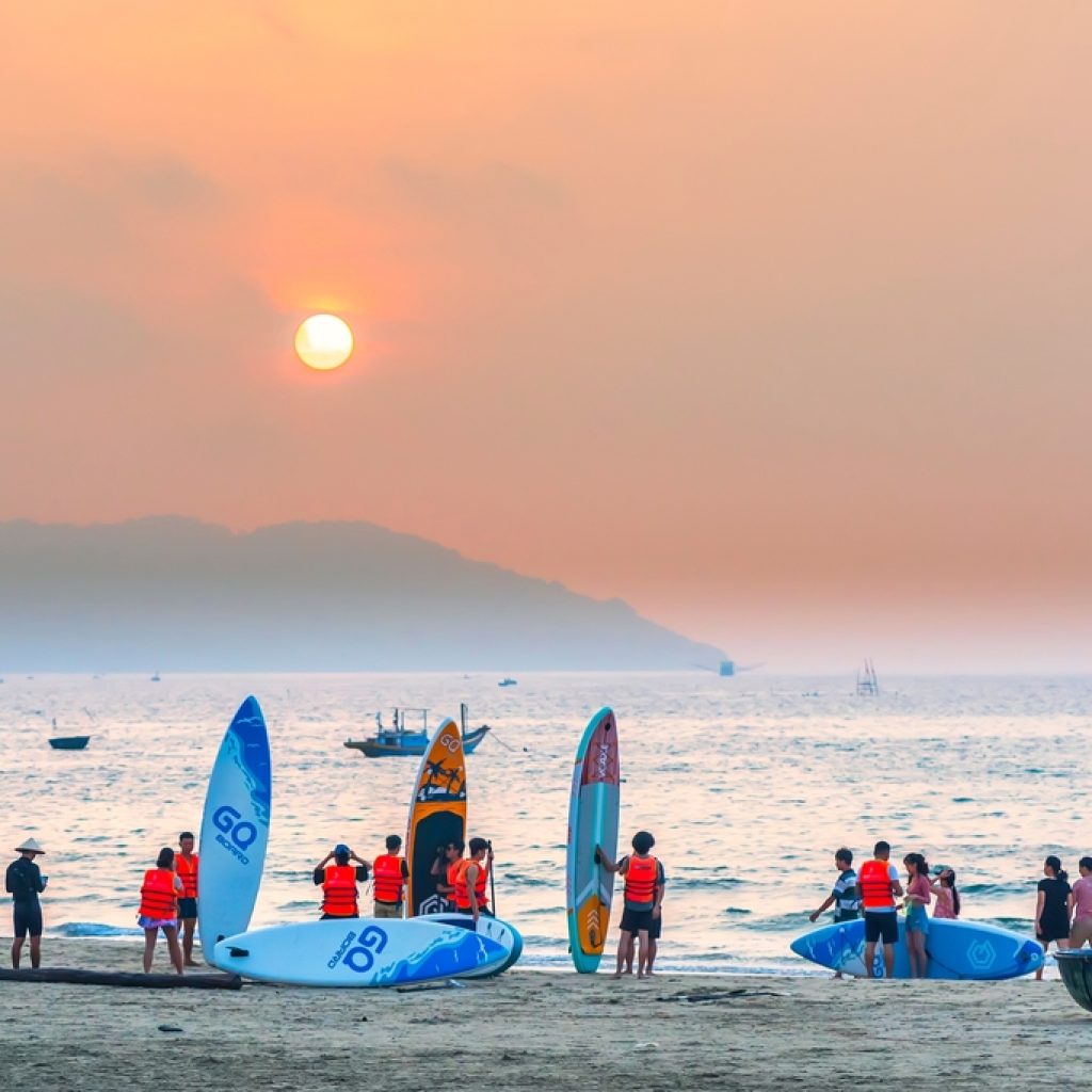 Bãi biển Mỹ Khê khi hoàng hôn