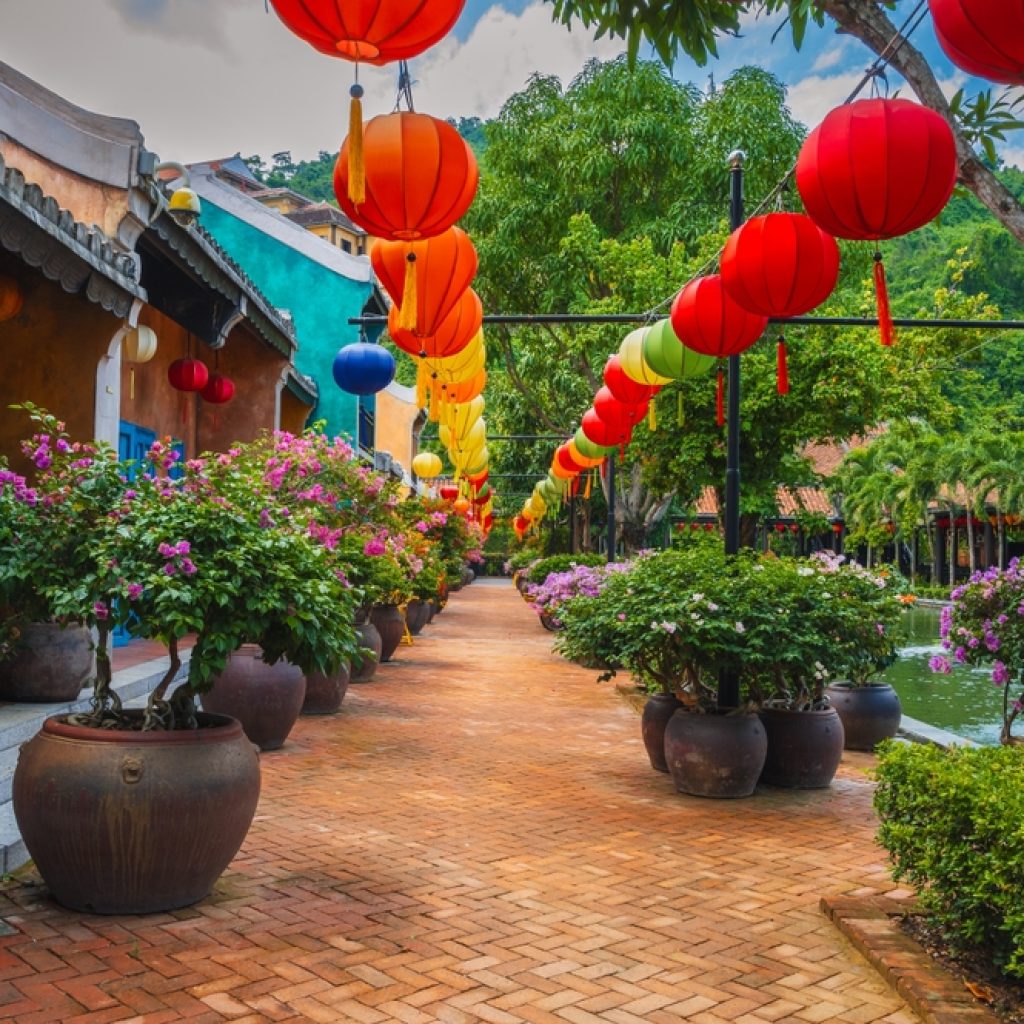 Những ngôi nhà được trang hoàng rực rỡ đón Tết
