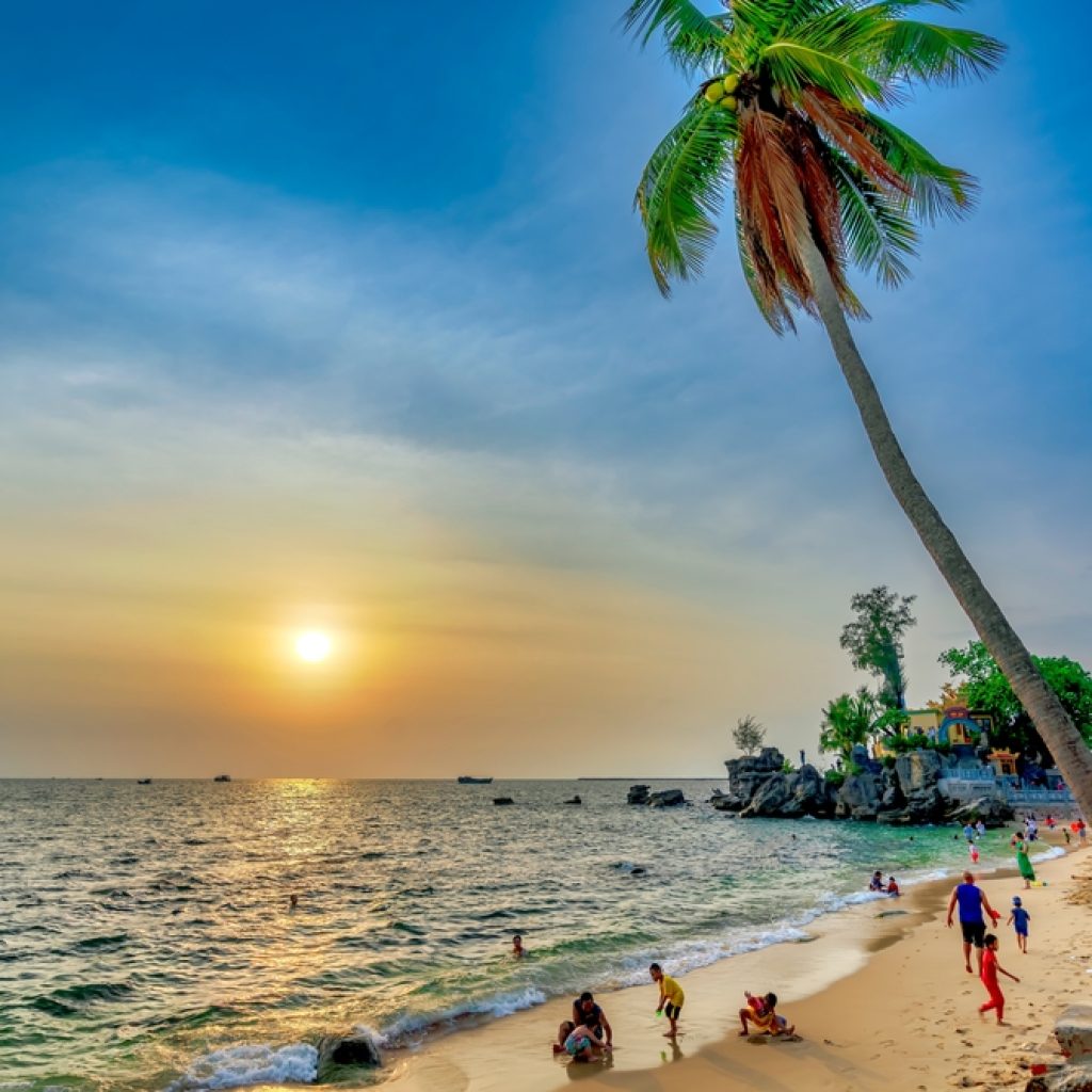 Dinh Cậu khi hoàng hôn