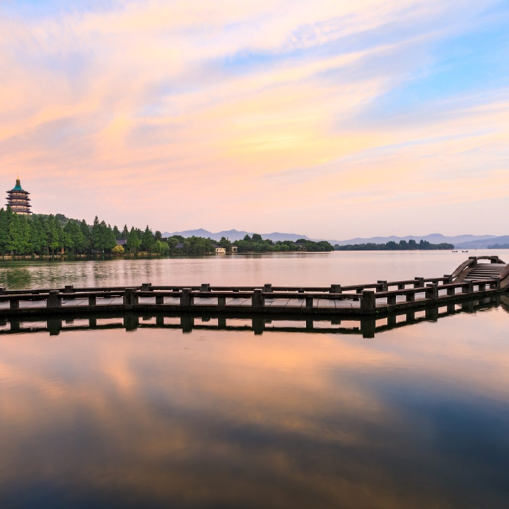 Tây Hồ (Hàng Châu) lúc hoàng hôn