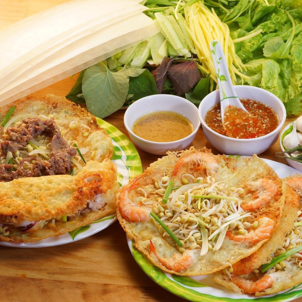 Món bánh xèo tôm nhảy Quy Nhơn
