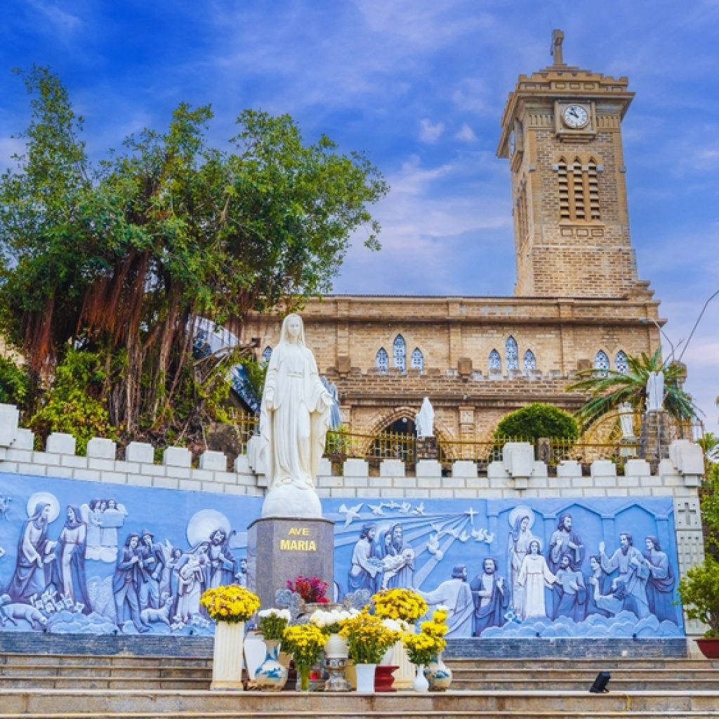 Nhà thờ Đá Nha Trang với kiến trúc Gothic độc đáo