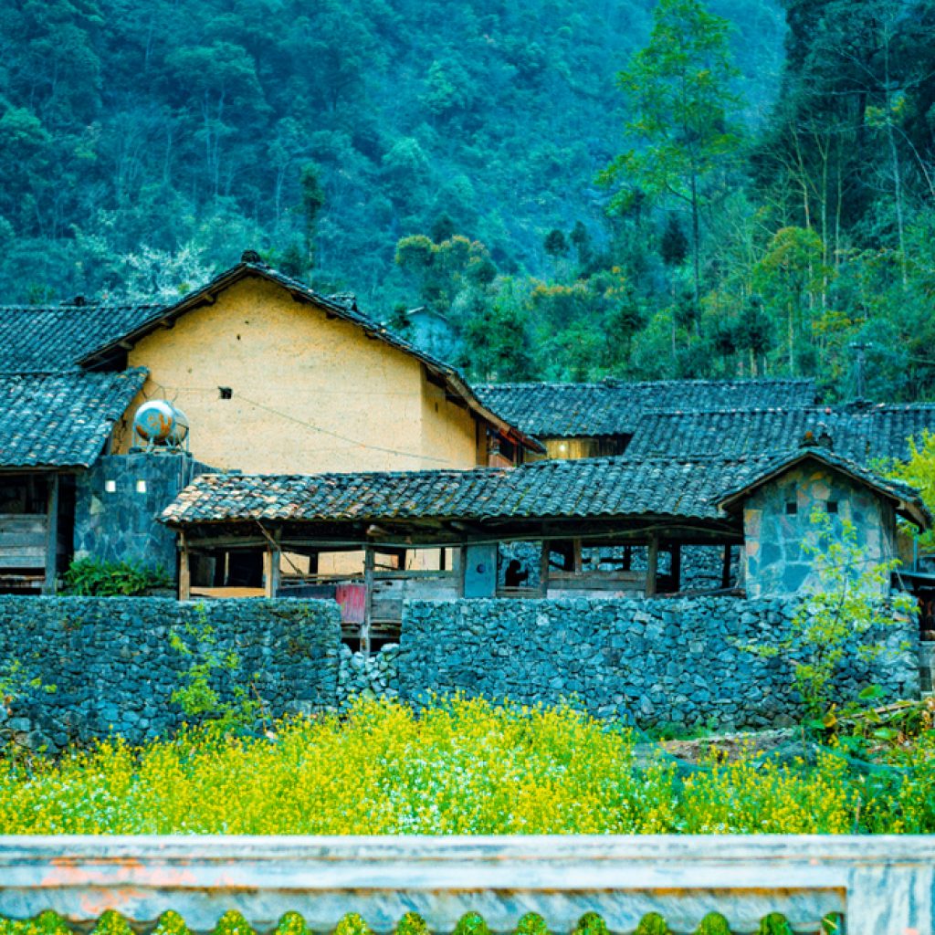 Nhà cổ của người H'mong Hà Giang