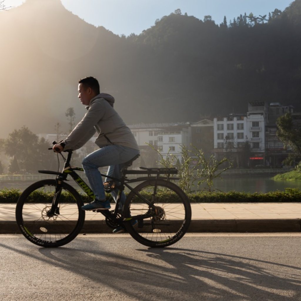 Thời tiết Sapa se lạnh, nên mang áo khoác mỏng