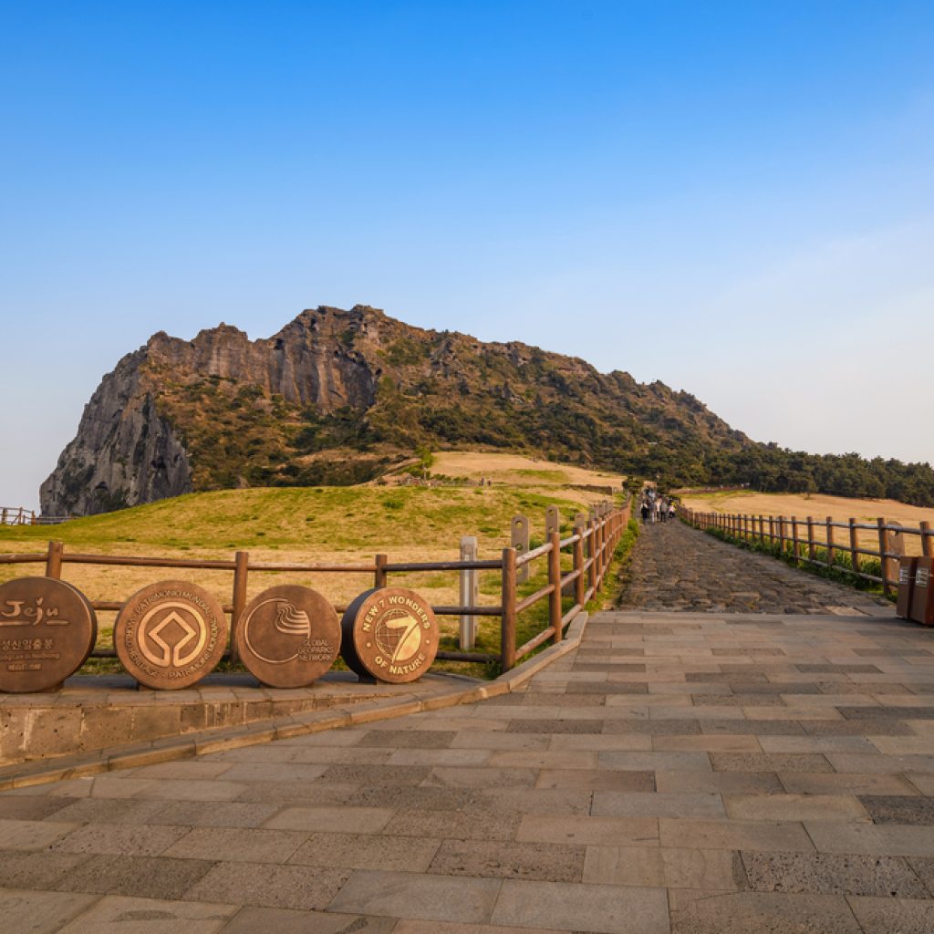 Đảo Jeju có cảnh quan thiên nhiên núi lửa vô cùng độc đáo
