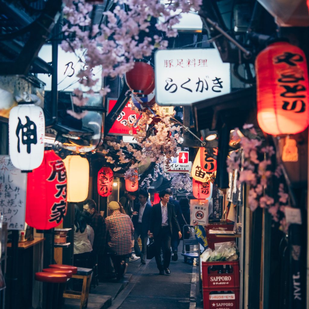 Tokyo sáng rực về đêm