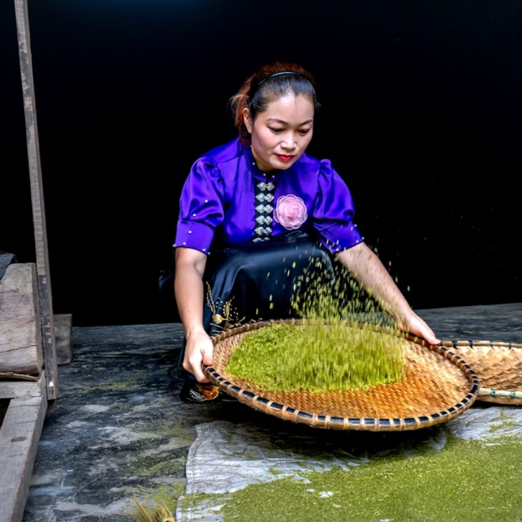 Đặc sản cốm nếp Tú Lệ