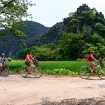 Du lịch Ninh Bình nên đi tự túc hay đi tour?