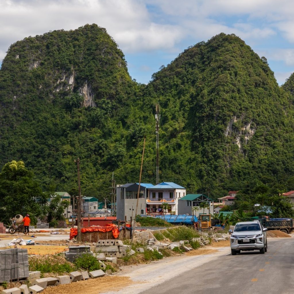 Đường đi đến Thác Bản Giốc