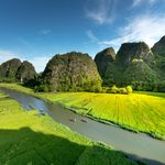 Du lịch Ninh Bình mùa nào đẹp nhất? Mùa vàng Tam Cốc hay lễ hội Bái Đính?
