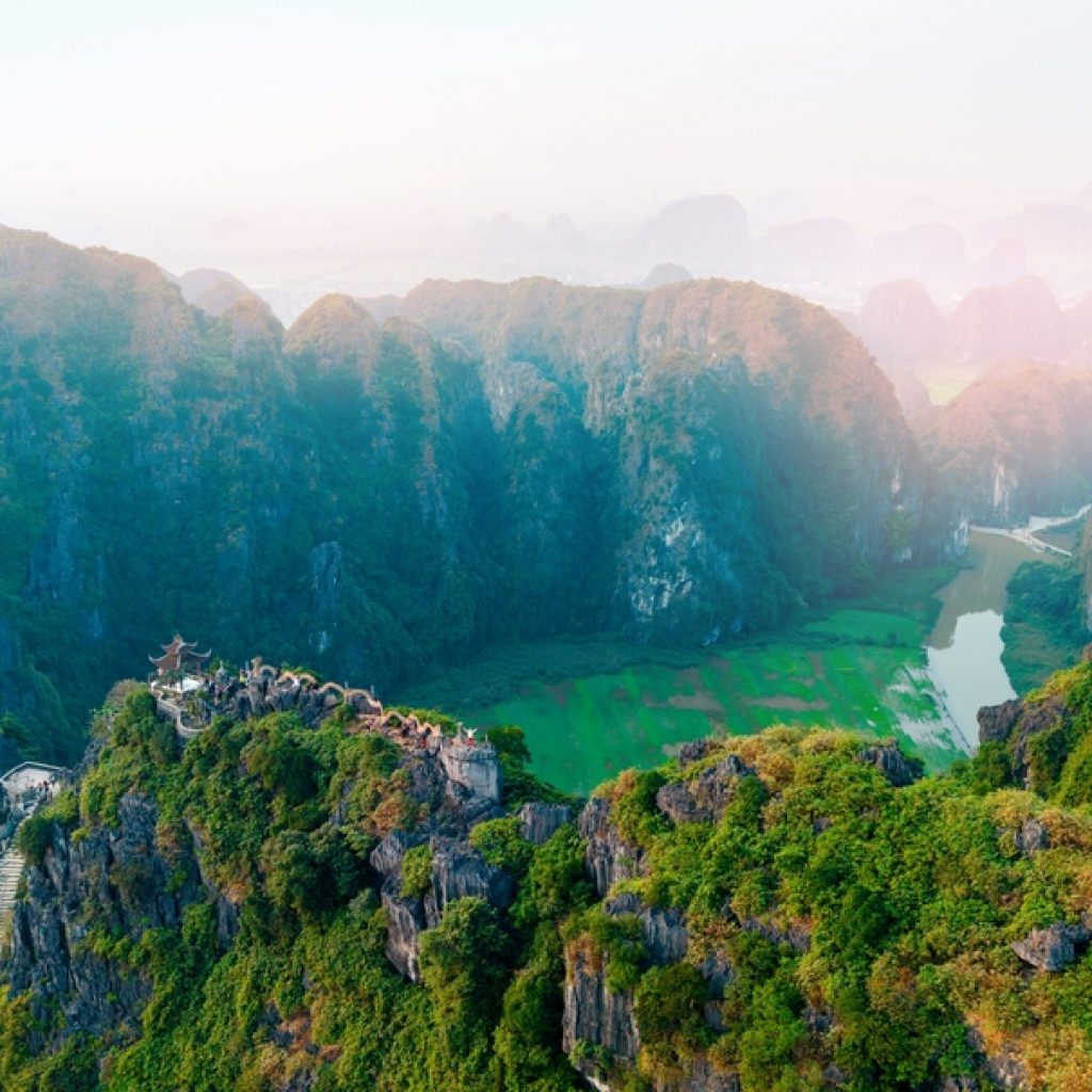 Tam Cốc nhìn từ đỉnh Hang Múa