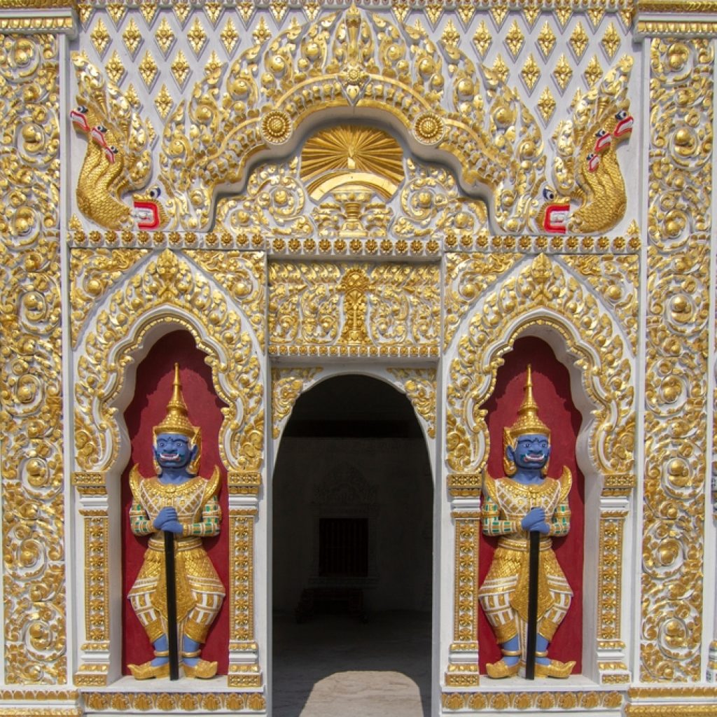 Ngôi chùa Khmer có hoa văn rực rỡ